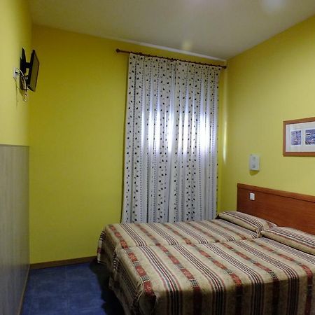 Hostal Los Claveles 토레용드아르도즈 외부 사진