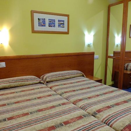 Hostal Los Claveles 토레용드아르도즈 외부 사진