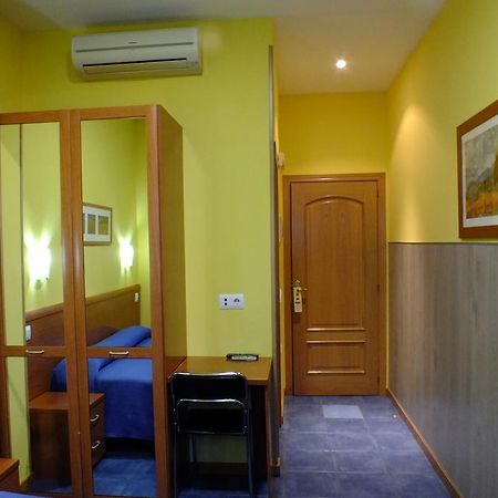 Hostal Los Claveles 토레용드아르도즈 외부 사진