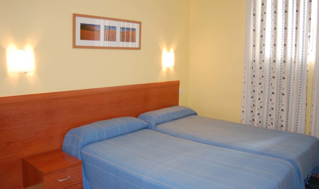 Hostal Los Claveles 토레용드아르도즈 외부 사진