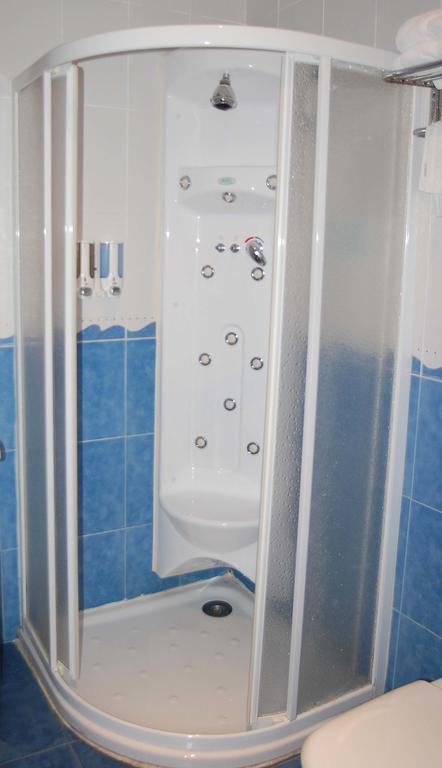 Hostal Los Claveles 토레용드아르도즈 외부 사진