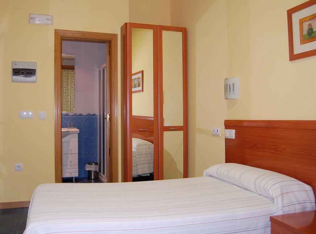 Hostal Los Claveles 토레용드아르도즈 외부 사진