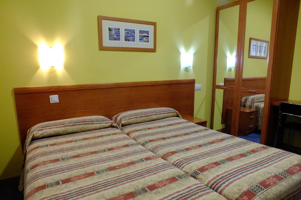 Hostal Los Claveles 토레용드아르도즈 외부 사진