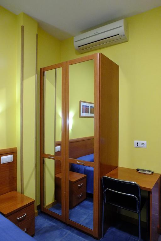 Hostal Los Claveles 토레용드아르도즈 외부 사진