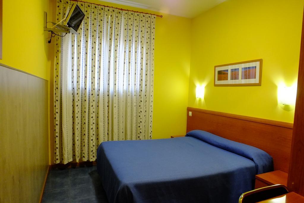 Hostal Los Claveles 토레용드아르도즈 외부 사진